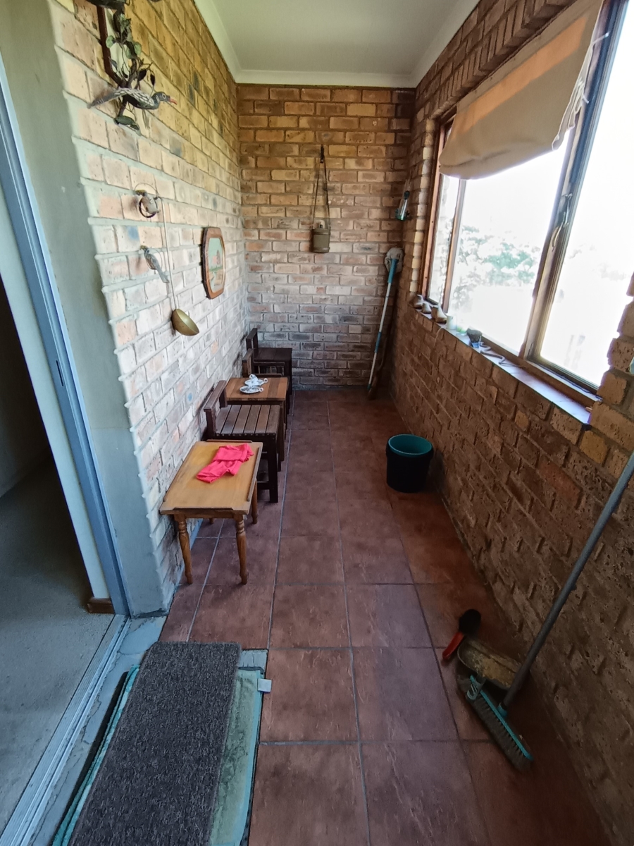 6 Bedroom Property for Sale in Noorsekloof Eastern Cape